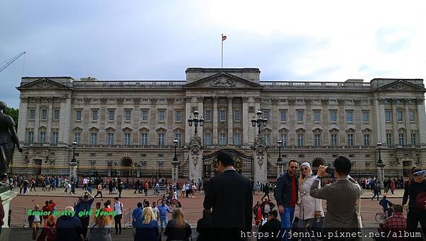 7 3 Buckingham Palace (2).JPG