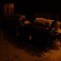 觀賞極光的小屋後，疑似BBQ的器材都被雪覆蓋了