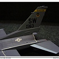 垂直尾翼的水貼也來看一下~~另外美國空軍標誌貼的時候要注意5星的尖端才不會貼反囉~