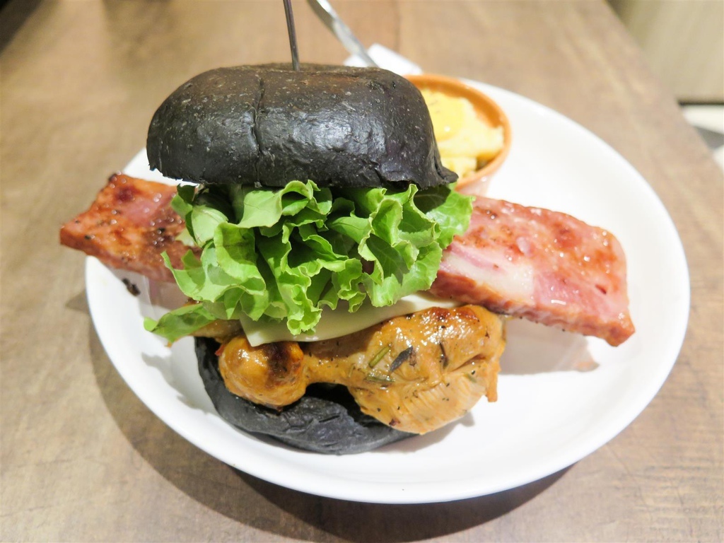 Fw: [食記][新北][板橋] LOVSS Burger 樂漢堡板橋店