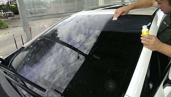 汽車擋風玻璃油膜要如何清洗 Mcpro Diy鍍膜教學 汽車擋風玻璃油膜要如何清洗 Mcpro Diy鍍膜教學
