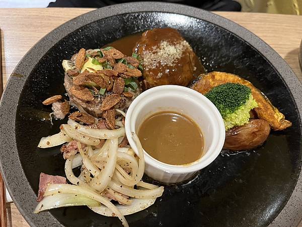 大安美食【山本漢堡排】(附菜單)國父紀念館漢堡排專門店.牛豚