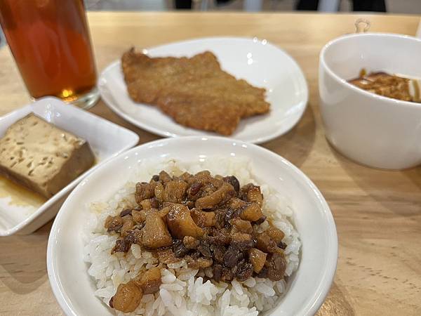 台北午餐吃甚麼(松山)【豚米TUNMI】(附菜單)好吃的滷肉