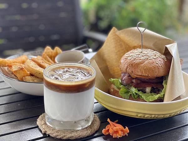 桃園寵物餐廳咖啡廳【D&B 綠色咖啡館】(附菜單)好吃的漢堡