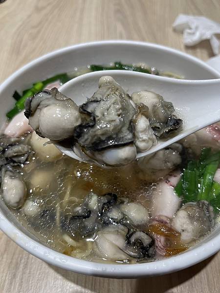 板橋南雅夜市【源慶鮮蚵】(附菜單)超鮮的蚵仔、小卷專賣店.附