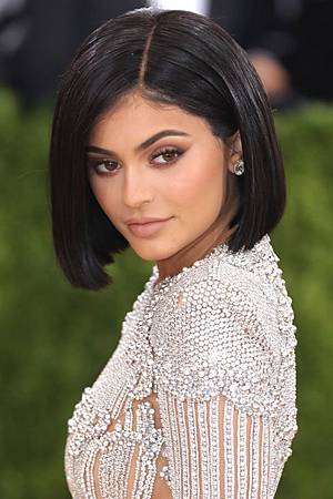 hbz-fall-haircuts-kylie-jenner-gettyimages-528536848.jpg