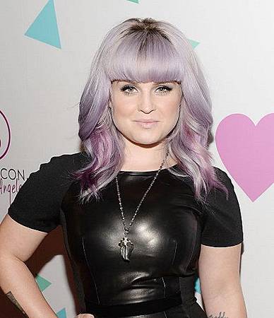 gallery-1449865347-kelly-osbourne-pastel-purple-hair-bangs.jpg