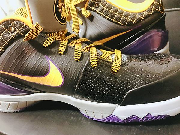 Kobe iv deals protro carpe diem