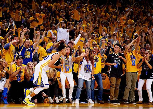 golden-state-warriors-fans