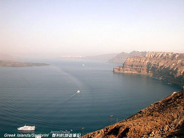 Santorini 新港旁的景色壯闊