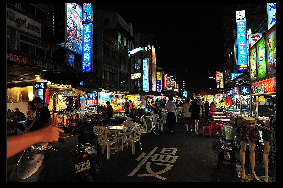 呼呼 充滿食物的六合夜市