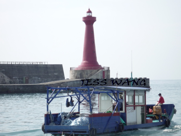燈塔與漁船