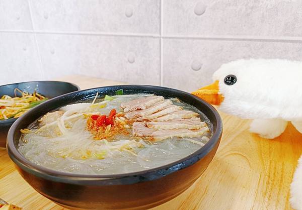 桃園人氣美食推薦「鵝師兄舒肥鵝肉專賣店」/醬拌粉嫩豬肝/鵝肉