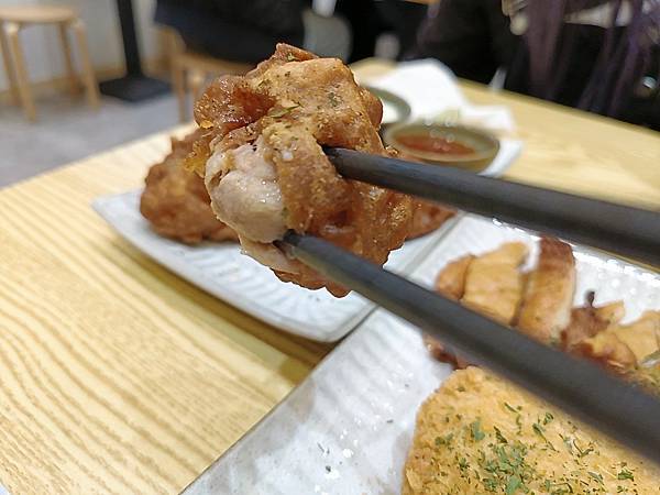 東門市場美食「被耽誤的炒麵店」，一口接一口的香氣四溢的炒麵讓