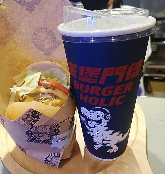 Burger Holic漢堡門徒新竹站前店。手打肉排肉汁爆裂