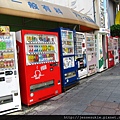 日本奇景~~一堆飲料機