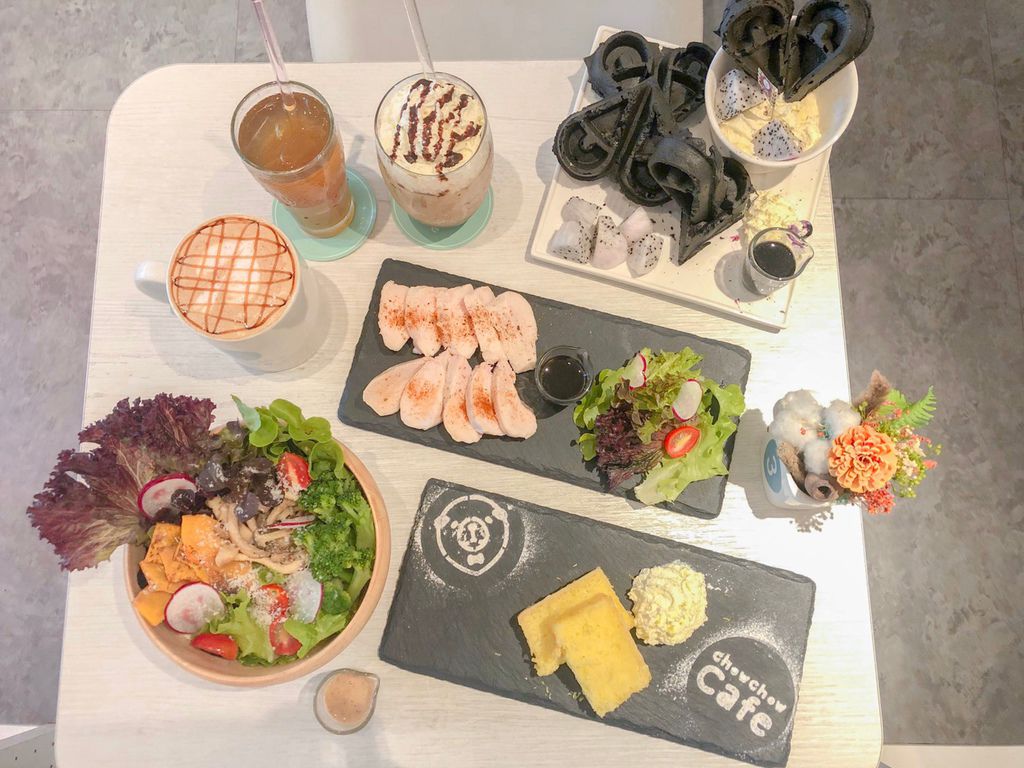 台中南屯∥Chow Chow Cafe 巧巧咖啡 -約會咖啡廳必吃的下午茶鬆餅