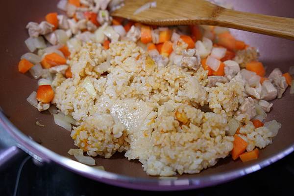 20160329_開箱-櫻花鍋-南瓜雞肉燉飯-全麥地瓜煎餅-鮭魚炒飯-地瓜磨牙餅 012-a.JPG