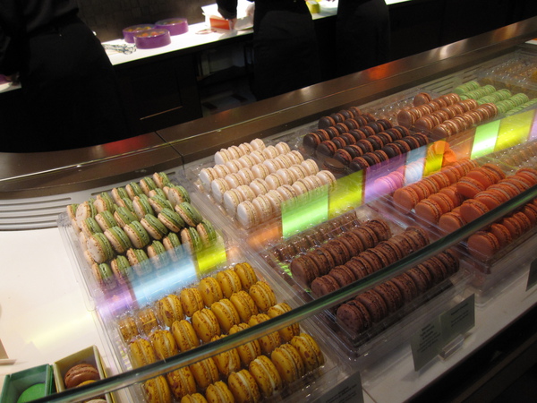 Macarons @ Pierrre Herme Paris