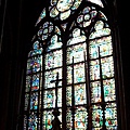 聖母院彩繪玻璃