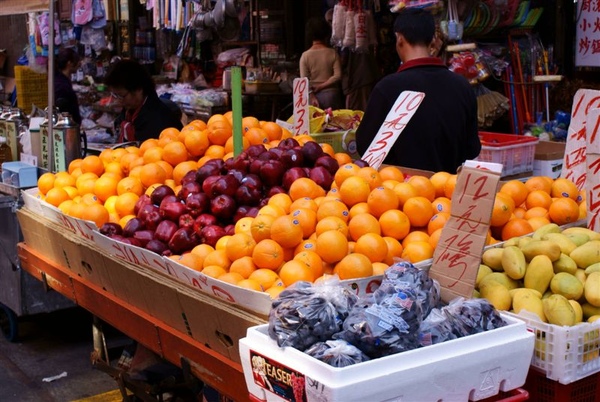 紅街市集...