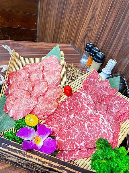 「高雄美食」《 秘町無煙炭火燒肉 澄清店 》｜高雄CP值最高