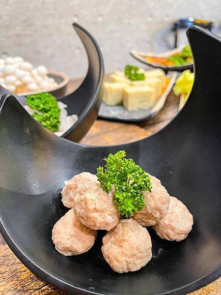 「高雄美食」《 泰式幽靈串燒-本館店 》｜冬季限定鍋物開跑｜