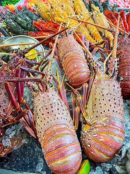 「高雄美食」《 RINKA梨花A5和牛放題 》|高雄最浮誇火 「高雄美食」《 RINKA梨花A5和牛放題 》|高雄最浮誇火