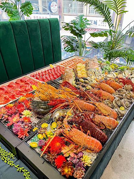 「高雄美食」《 RINKA梨花A5和牛放題 》|高雄最浮誇火 「高雄美食」《 RINKA梨花A5和牛放題 》|高雄最浮誇火