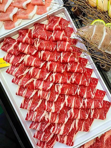 「高雄美食」《 RINKA梨花A5和牛放題 》|高雄最浮誇火 「高雄美食」《 RINKA梨花A5和牛放題 》|高雄最浮誇火