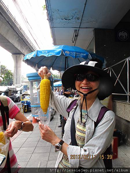 泰國的甜玉米口感Q又甜,個頭巨大