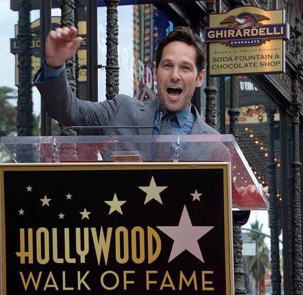 Paul-Rudd-gets-a-star-on-the-Hollywood-Walk-of-Fame_13_1.jpg