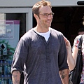 michael-vartan-grocery-shopping-lauren-skaars-04.jpg