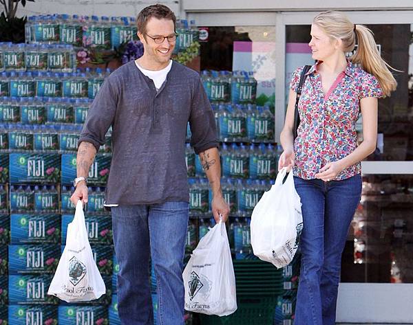 michael-vartan-grocery-shopping-lauren-skaars-03.jpg