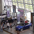 BMW博物館中展示各年代的車種.JPG