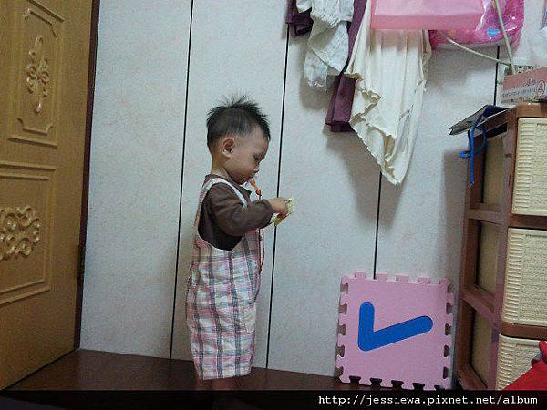 你一個人在那惦惦的~是在忙什麼哩?!