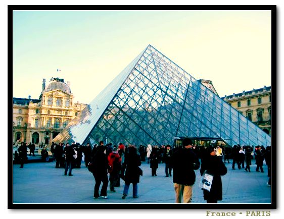 Musee louvre_pyramid5.jpg