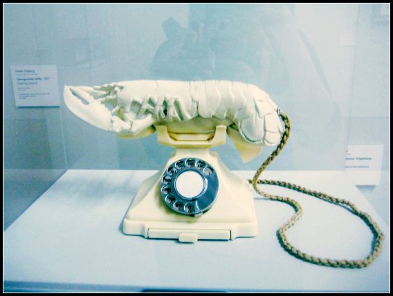 BBMuseum_Dali_white lustop tel.jpg