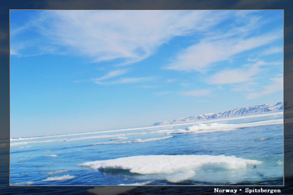 Spitsbergen_floatingice2.jpg