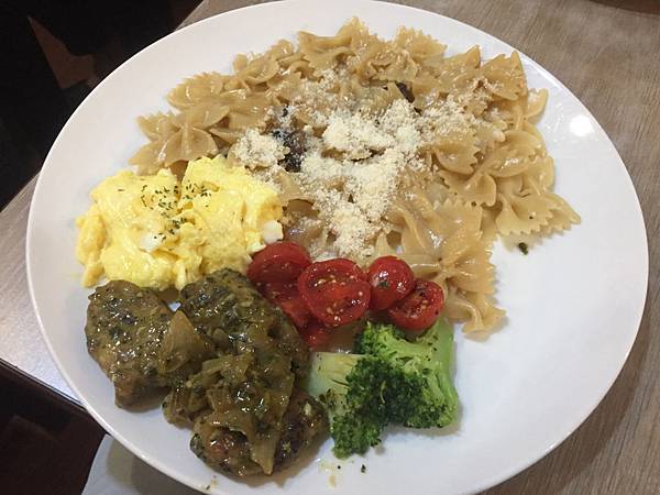 +（台北早午餐）西門花嘴廚房～台北我最愛早午餐！十多年老店外