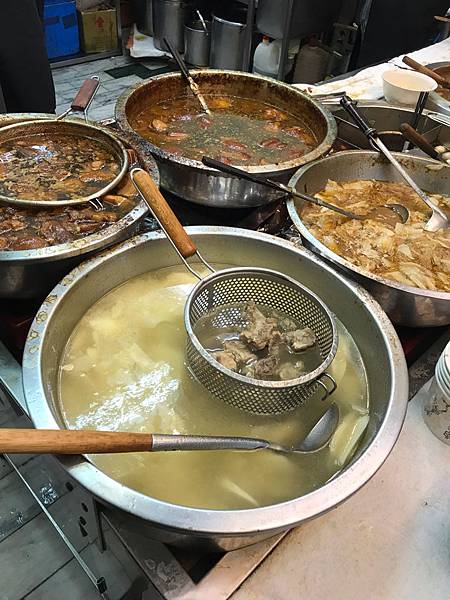 （台北滷肉飯）黃記滷肉飯～超人氣大排長龍滷肉飯！日本觀光客必