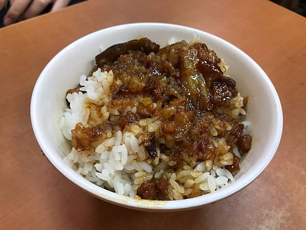 （台北滷肉飯）黃記滷肉飯～超人氣大排長龍滷肉飯！日本觀光客必