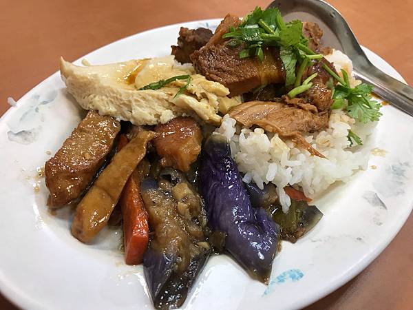 （台北滷肉飯）黃記滷肉飯～超人氣大排長龍滷肉飯！日本觀光客必