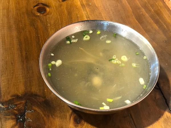 ＋（松江南京小吃）台南無刺虱目魚-肉燥飯上鋪滿虱目魚皮 鮮甜