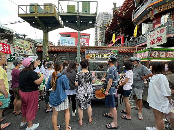 ＊（蘆洲排隊美食）蘆洲王家手作蔥餅～蘆洲夜市湧蓮寺排隊小吃！