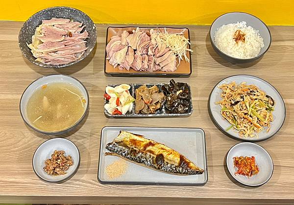 +(中山區美食)鵝娘去骨鵝肉~高CP值小吃!鵝油飯20元、下 +(中山區美食)鵝娘去骨鵝肉~高CP值小吃!鵝油飯20元、下