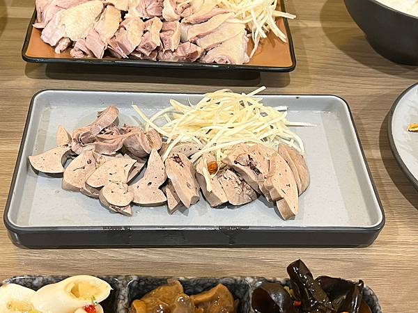 +(中山區美食)鵝娘去骨鵝肉~高CP值小吃!鵝油飯20元、下 +(中山區美食)鵝娘去骨鵝肉~高CP值小吃!鵝油飯20元、下