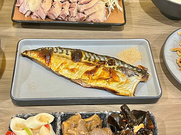 +(中山區美食)鵝娘去骨鵝肉~高CP值小吃!鵝油飯20元、下 +(中山區美食)鵝娘去骨鵝肉~高CP值小吃!鵝油飯20元、下