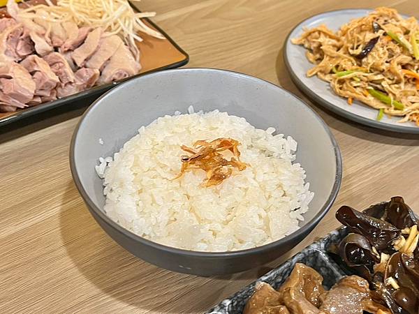 +(中山區美食)鵝娘去骨鵝肉~高CP值小吃!鵝油飯20元、下 +(中山區美食)鵝娘去骨鵝肉~高CP值小吃!鵝油飯20元、下