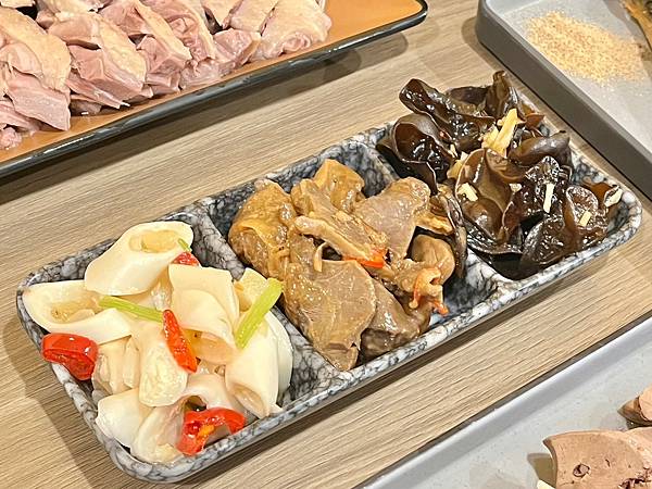 +(中山區美食)鵝娘去骨鵝肉~高CP值小吃!鵝油飯20元、下 +(中山區美食)鵝娘去骨鵝肉~高CP值小吃!鵝油飯20元、下